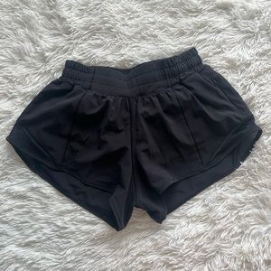 Lululemon Hotty Hot Low Rise Shorts 2.5” Size 2 Black